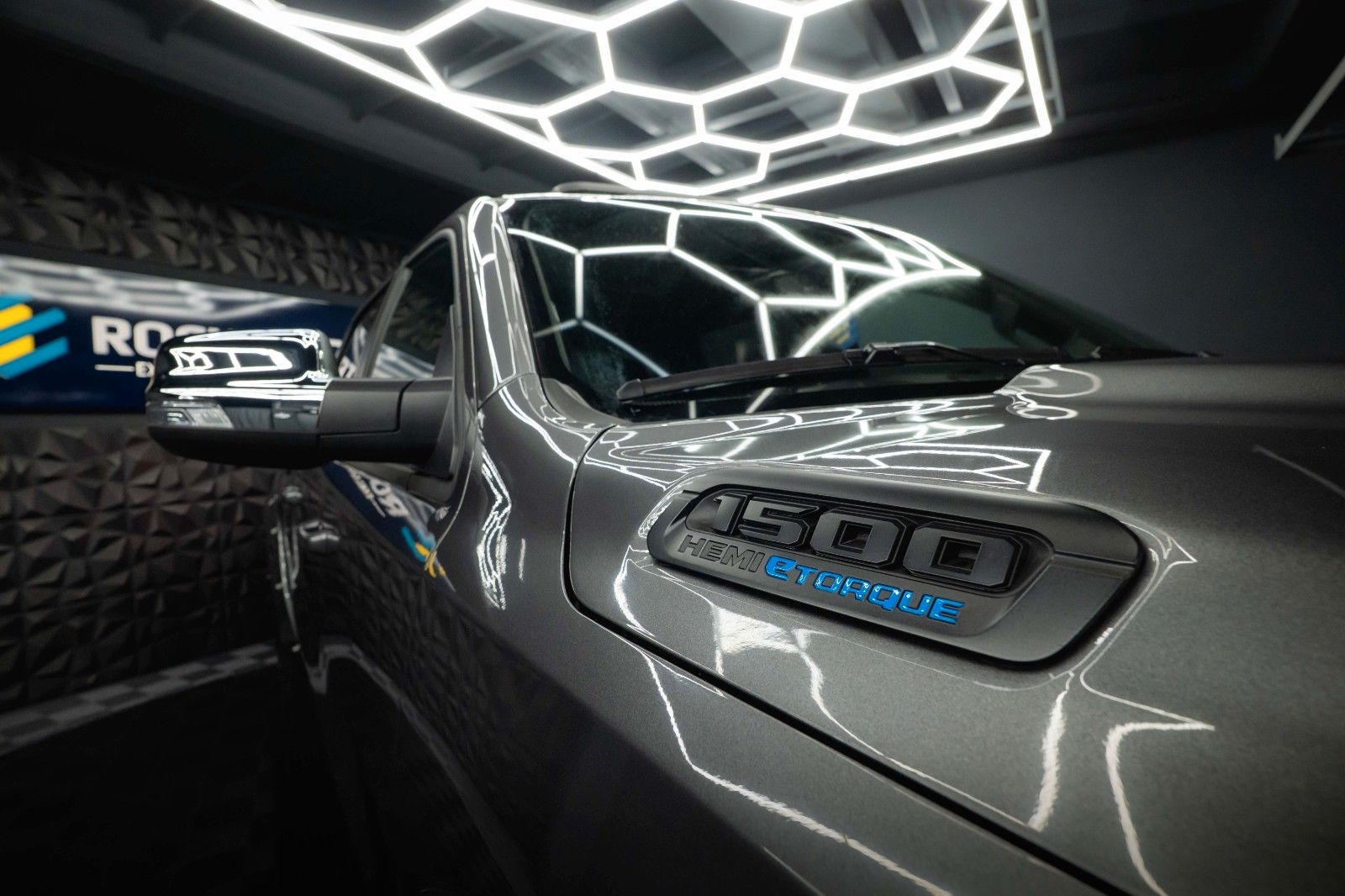 Fahrzeugabbildung Dodge RAM 5.7 V8 HEMI 4x4 Sport Night *Pano*22 Zoll*