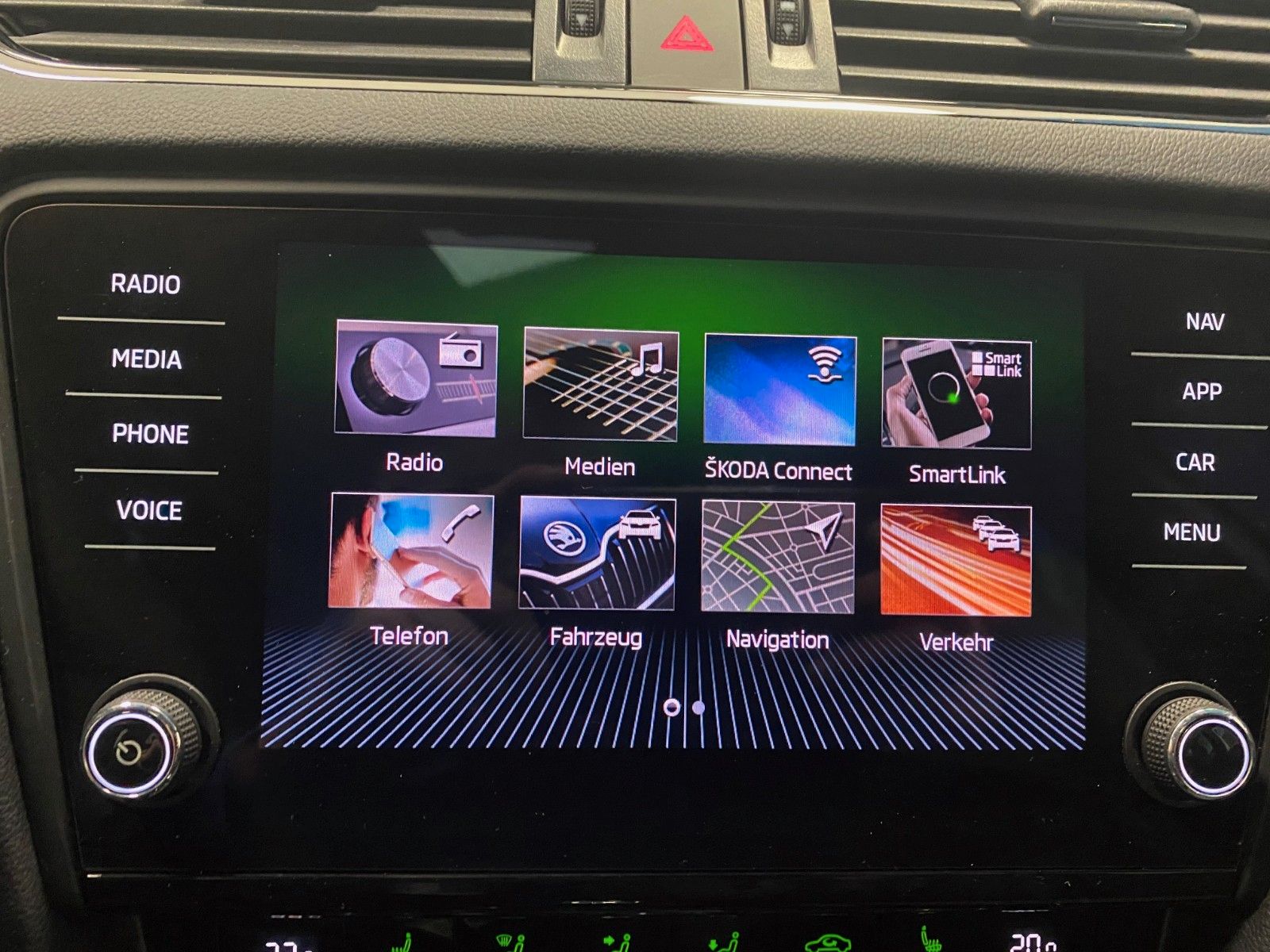 Fahrzeugabbildung SKODA Octavia 2.0 TSI DSG RS Combi+PANORAMA+19"+NAVI++