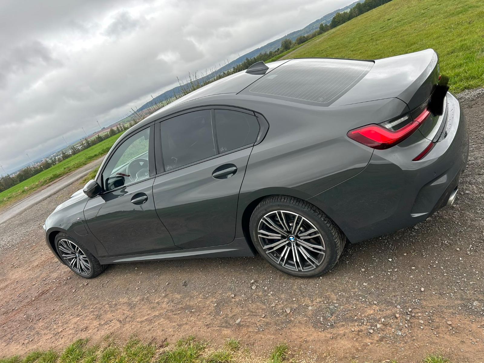 BMW 330e M Sport Automatik M Sport HUD/HK/NAV/DA