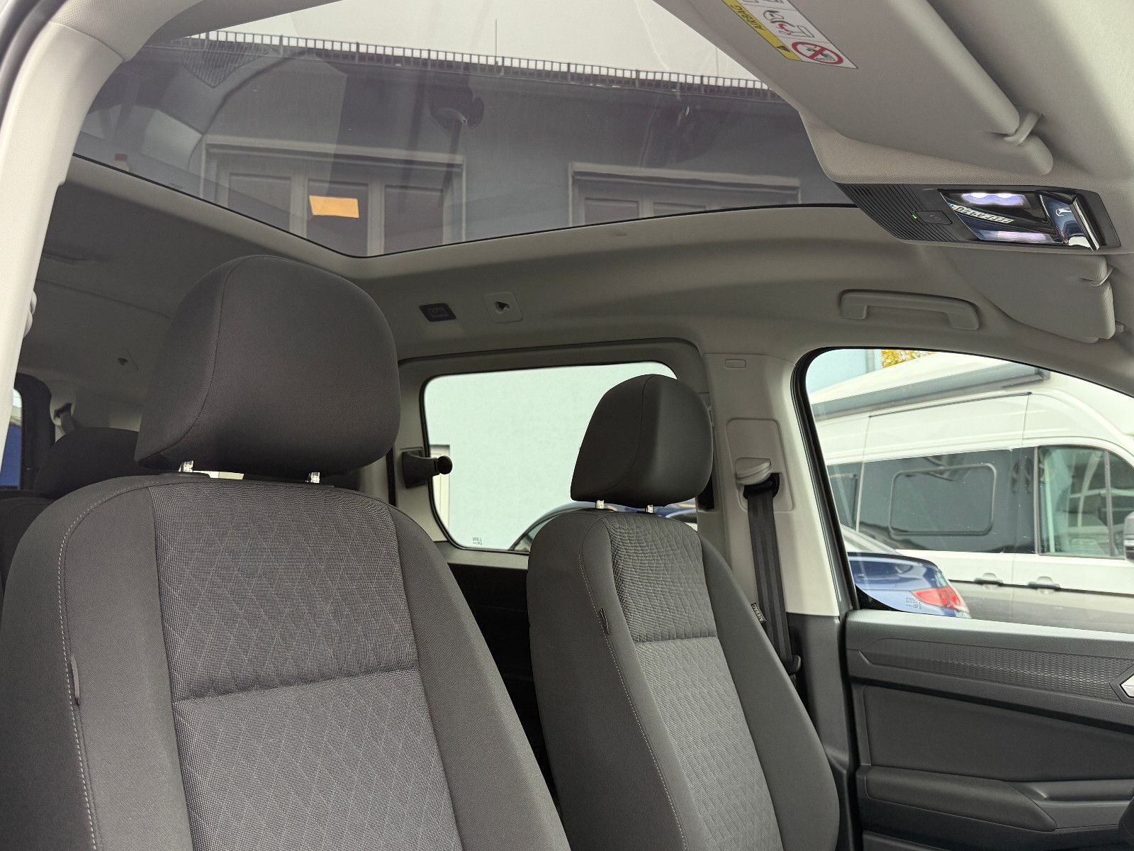 Fahrzeugabbildung Volkswagen Caddy Edition Maxi 7-Sitzer ACC AHK LED Pano Kam