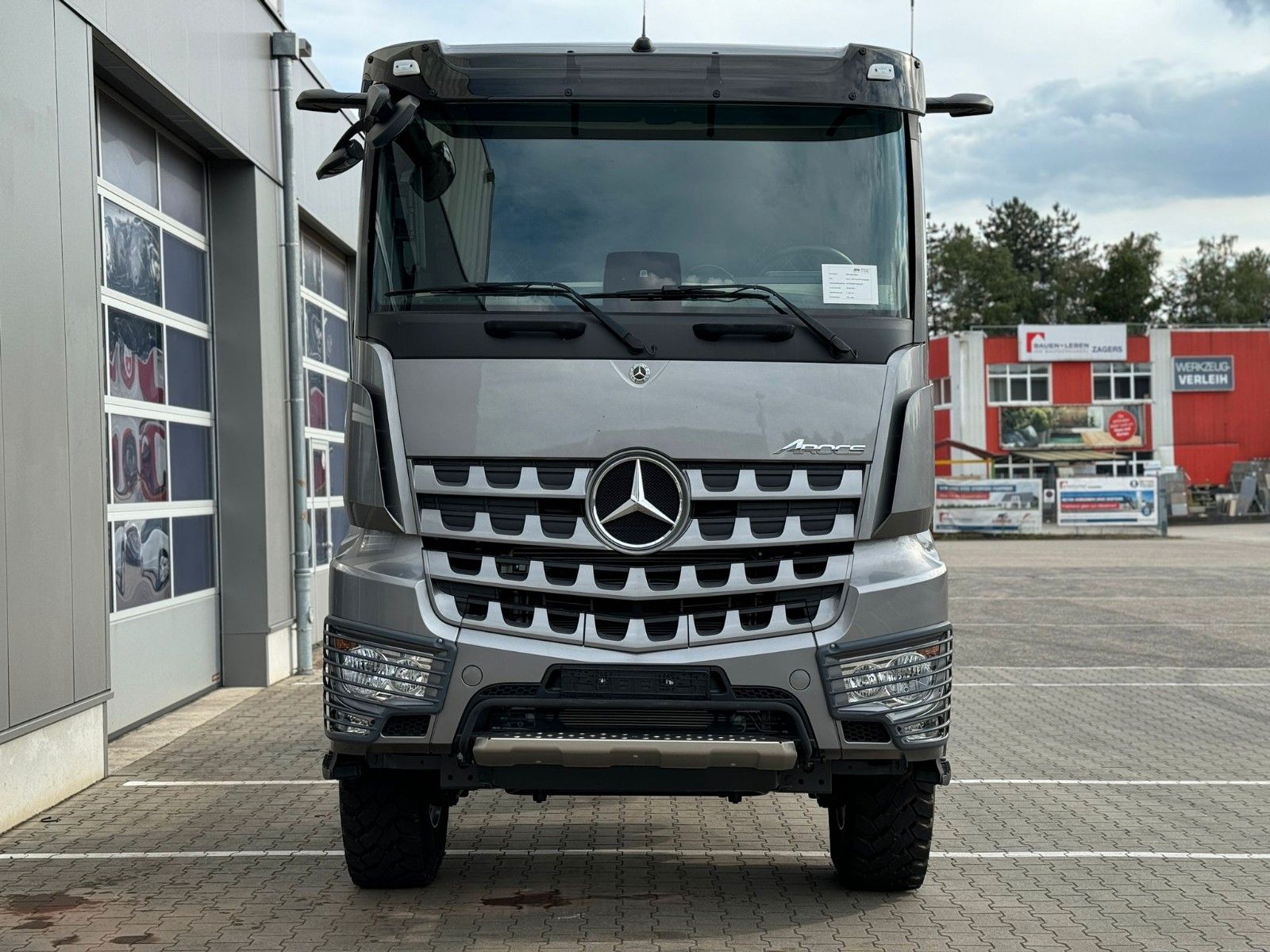 Fahrzeugabbildung Mercedes-Benz Arocs 1840 EU6 4x4 BB Standklima Leder Mirrorcam