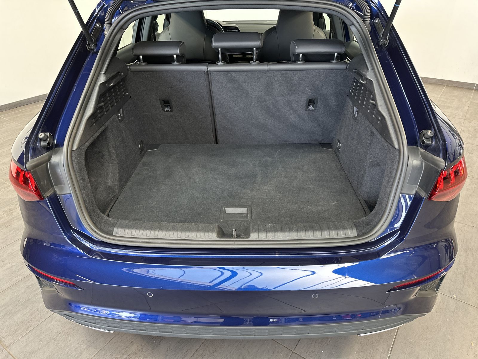 Fahrzeugabbildung Audi A3 SpB 35 TFSI S-Line NAV+LED+B&O+KAM+19ZO+VCOCK