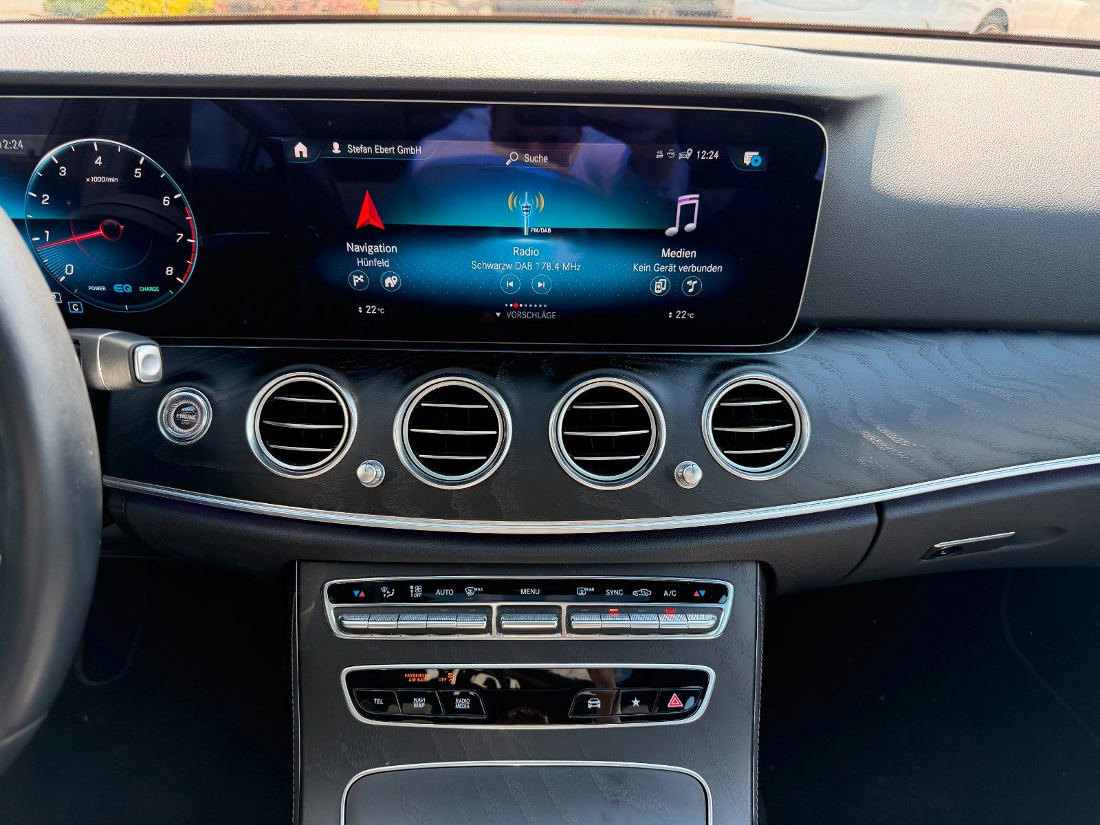 Fahrzeugabbildung Mercedes-Benz E 200 T Avantgarde+Pano+RKamera+Ambiente+TotW