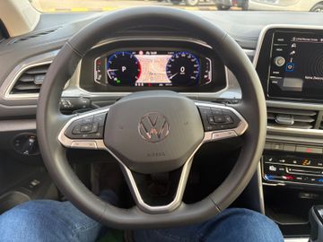 Fahrzeugabbildung Volkswagen T-Roc 1.5 TSI Style DSG AHK Navi Matrix