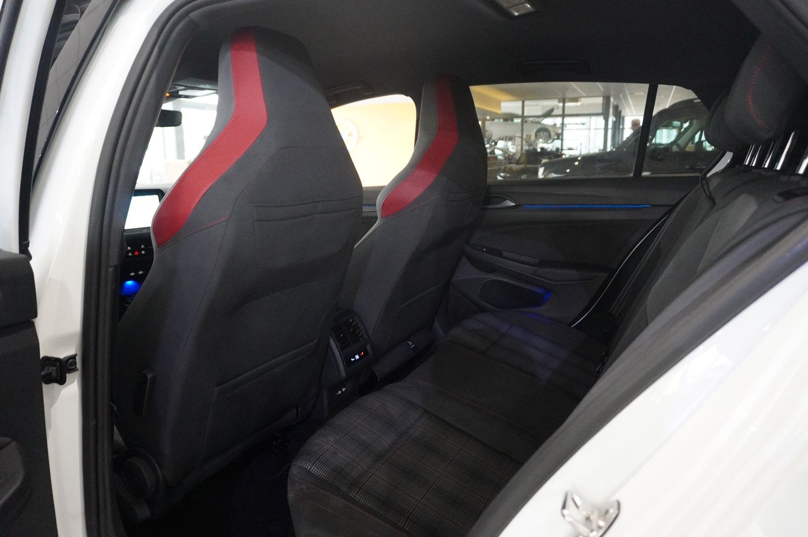 Fahrzeugabbildung Volkswagen Golf VIII Lim. 2.0 TSI GTI DSG NAVI/LED/KAMERA