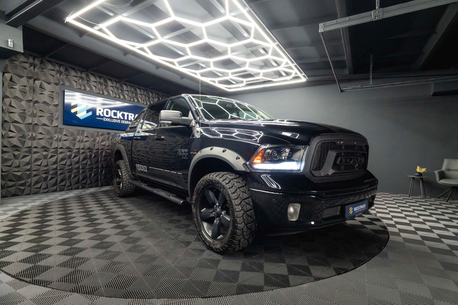 Fahrzeugabbildung Dodge RAM 5.7 V8 HEMI 4x4 OFFROAD Night-Paket *LED*AHK