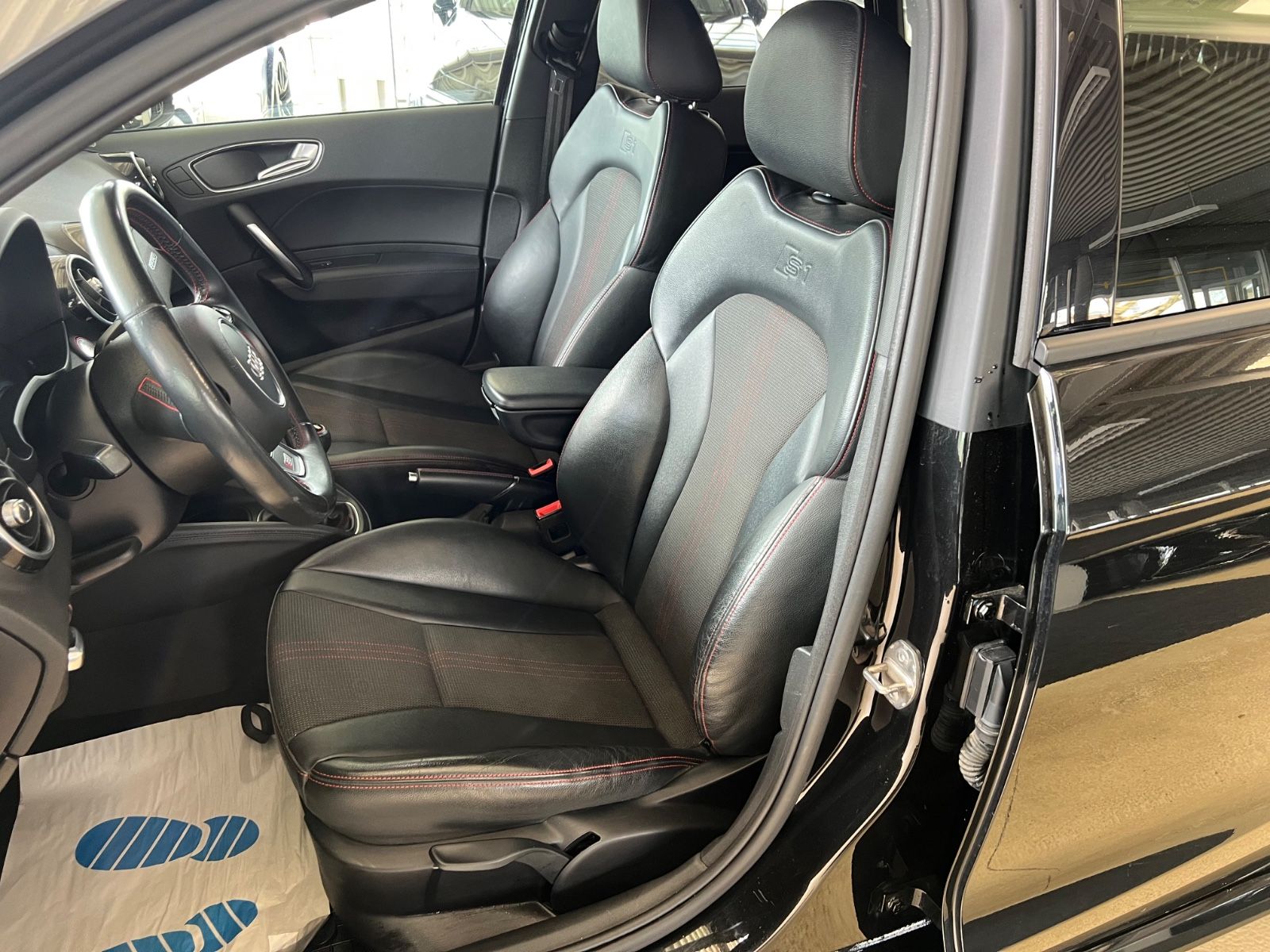 Fahrzeugabbildung Audi S1 Sportback 2.0 TFSI quattro *BI-COLOUR*