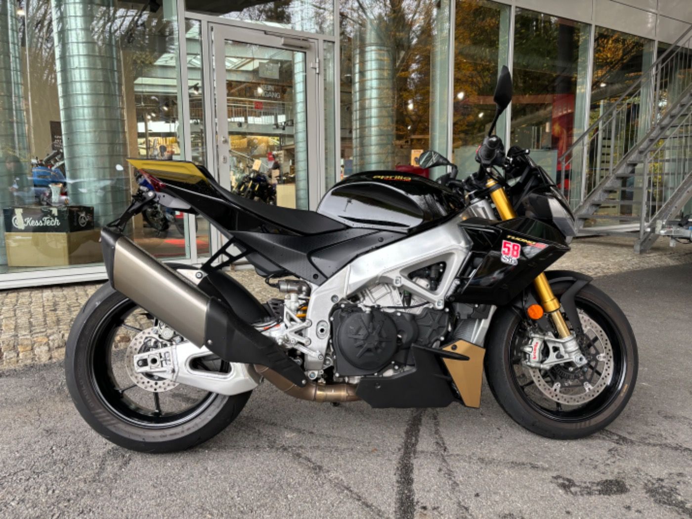 Fahrzeugabbildung Aprilia Tuono V4 Factory 1100 Ultra Dark aus 1. Hand