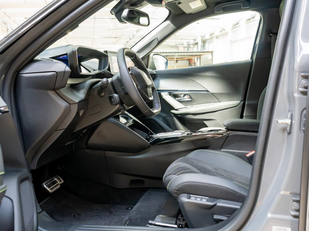 Peugeot 2008 GT HYBRID 145 e-DSC6 ACC LED 360° NAVI SHZ