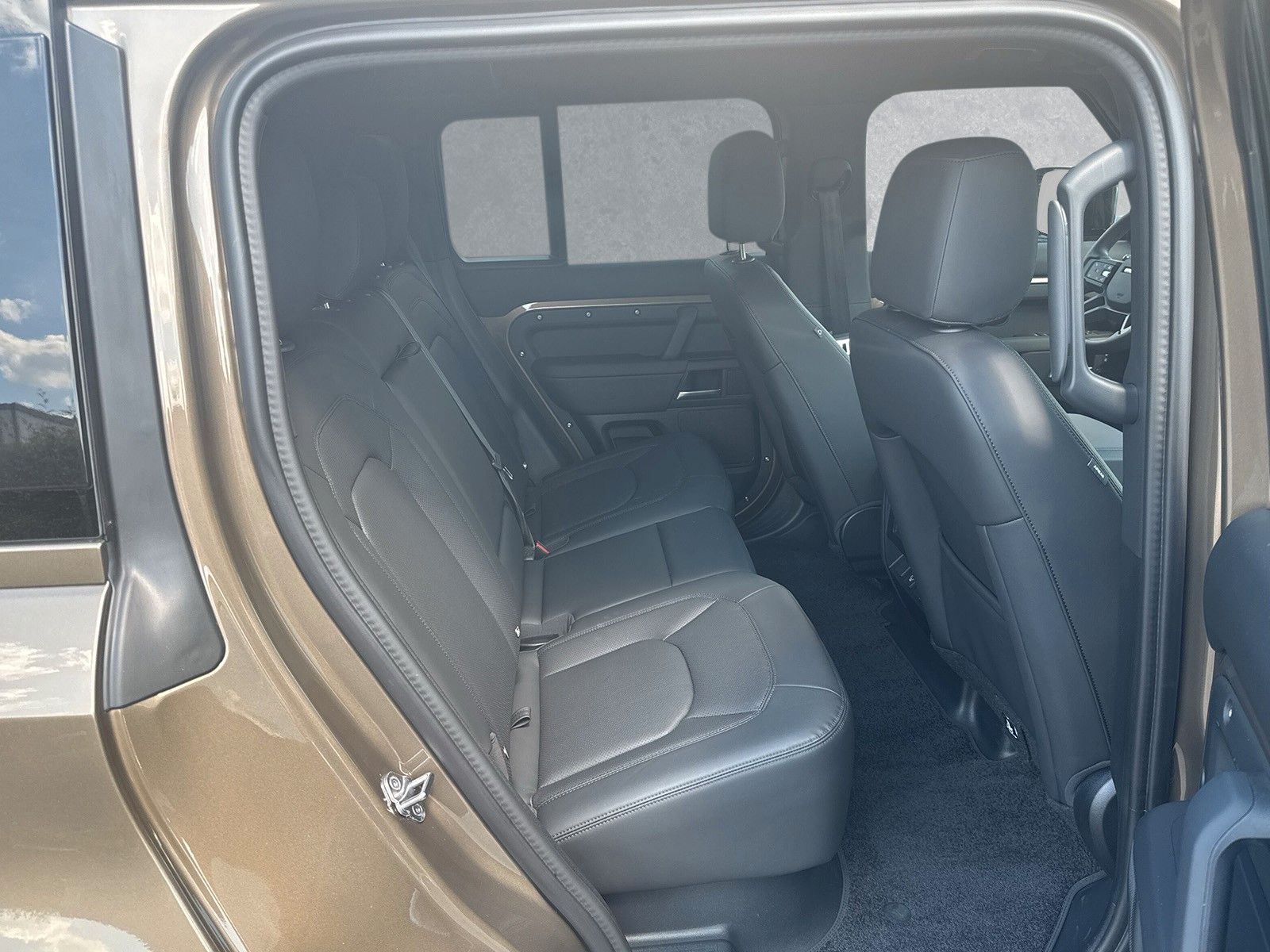 Fahrzeugabbildung Land Rover Defender 110 D250 X-Dynamic SE