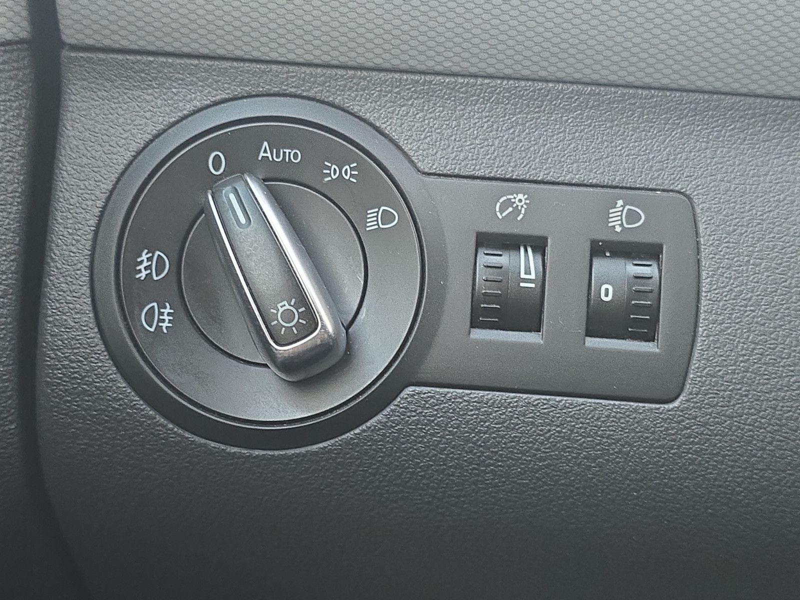 Fahrzeugabbildung Volkswagen Touran Life/DSG/Rückfahrkamera/Automatik/AHK