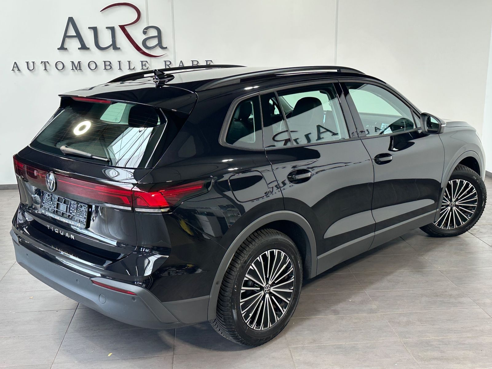 Fahrzeugabbildung Volkswagen Tiguan 2.0 TDI DSG Life NAV+LED+AHK+HUD+KAM+ACC
