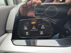Fahrzeugabbildung Volkswagen Golf VIII Lim. Life Navi Sitzh ACC Lane Massage