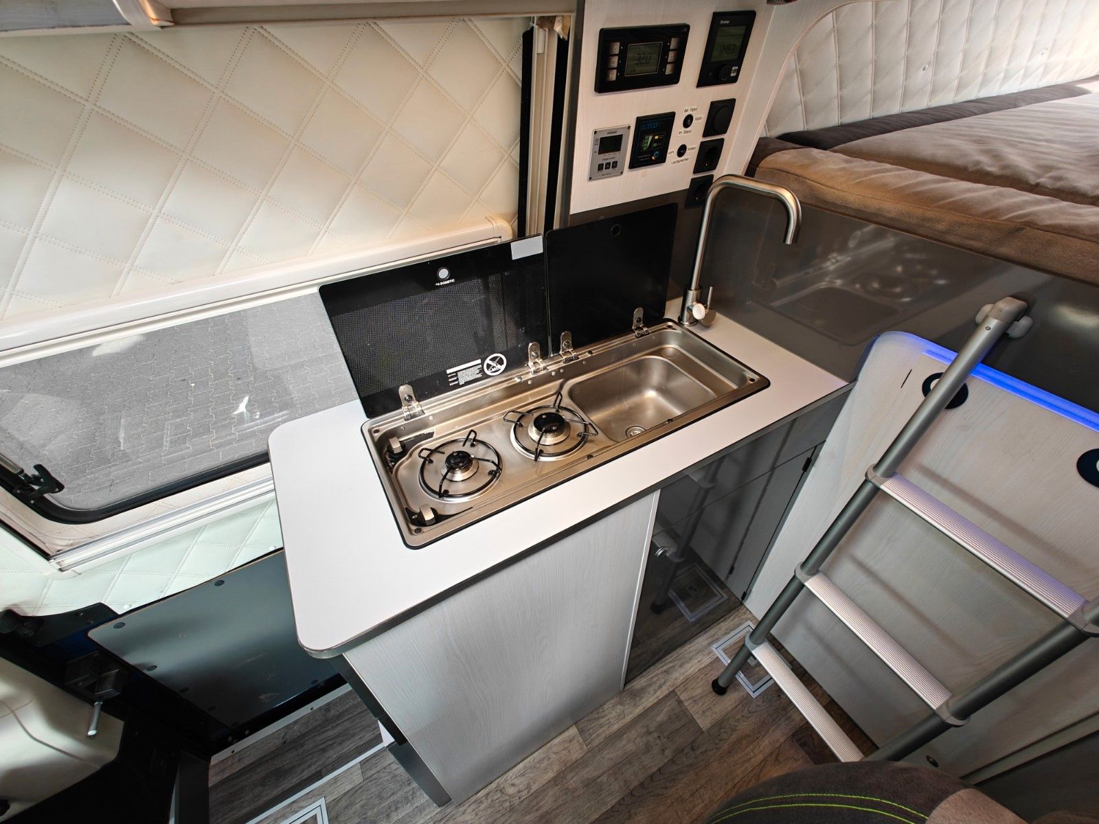 Fahrzeugabbildung Andere VR Motorhomes Pitanti 747 - Motorrad Transport -