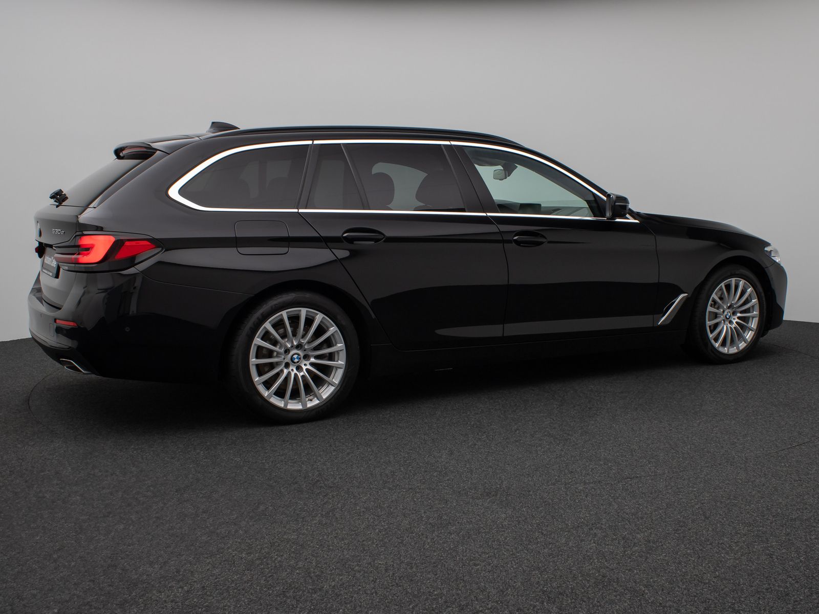 Fahrzeugabbildung BMW 530e xD Panorama 360°HUD DAB Leder Alarm 18Zoll