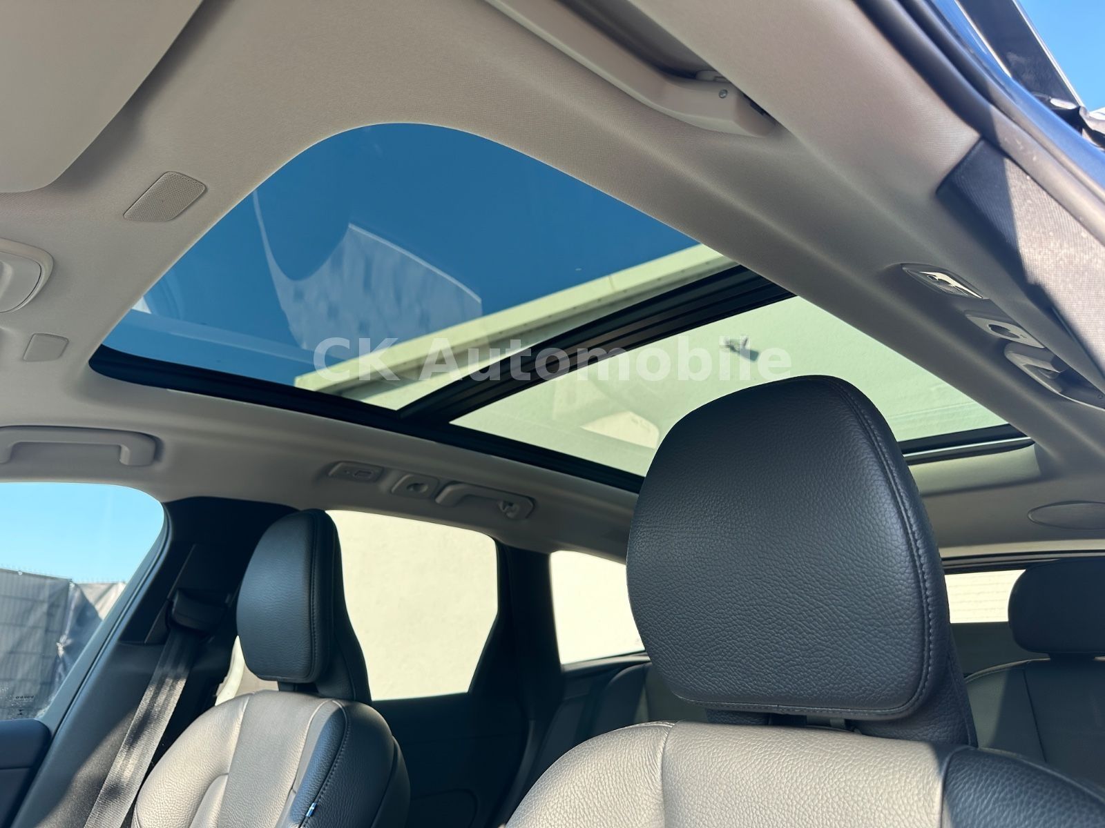 Fahrzeugabbildung Volvo XC60 T6 Plus Bright Recharge AWD/Navi/Pano/AHK