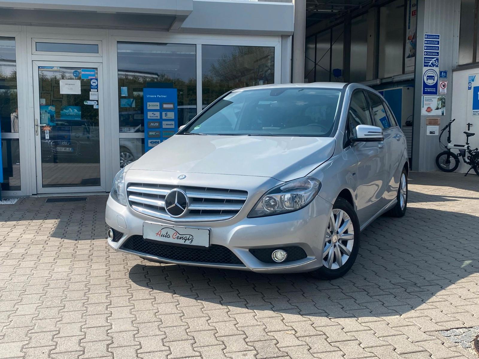 Mercedes-Benz B 180