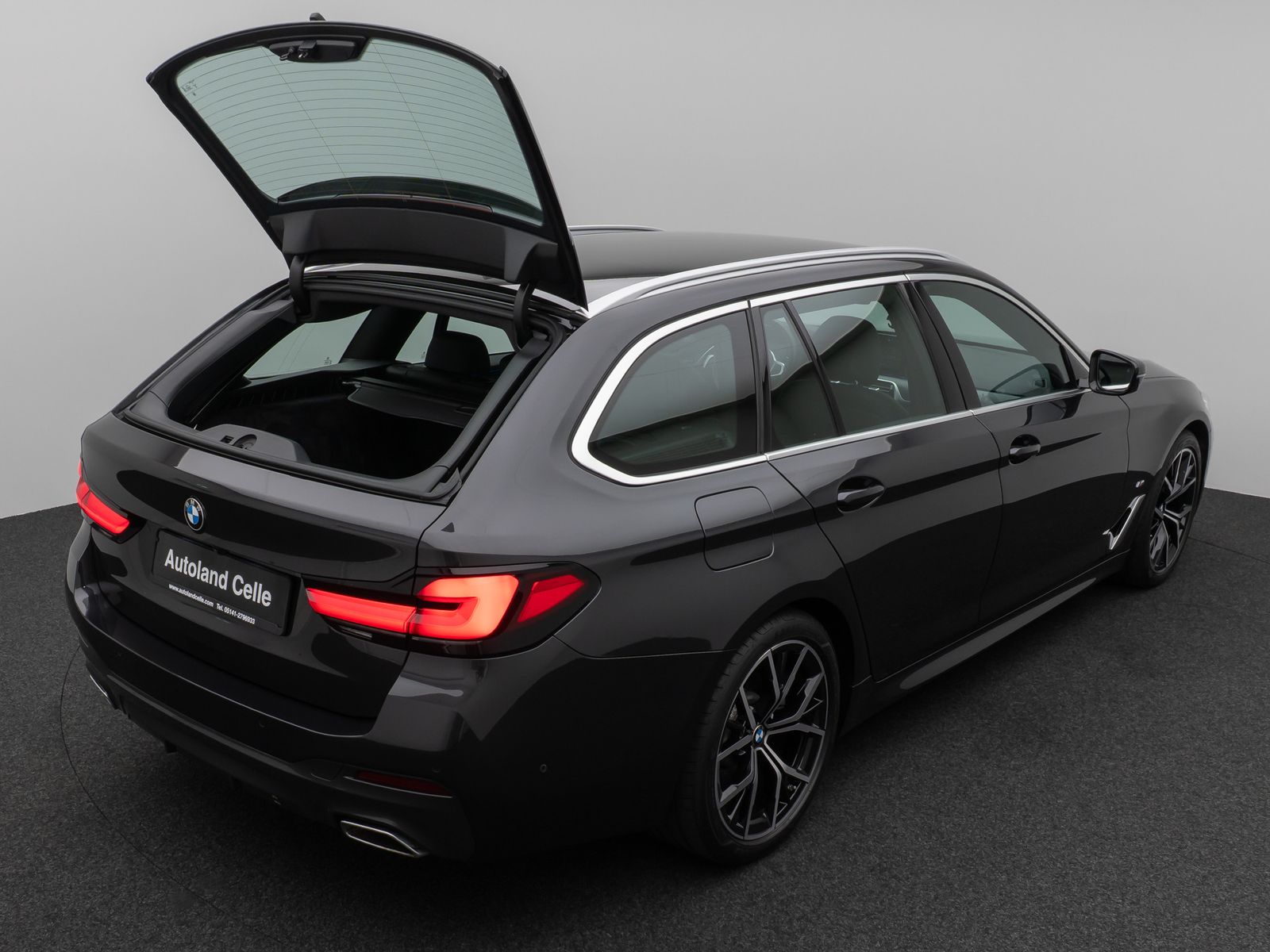 Fahrzeugabbildung BMW 520d xD M Sport Laser Kamera HUD DAB HiFi 19Zoll
