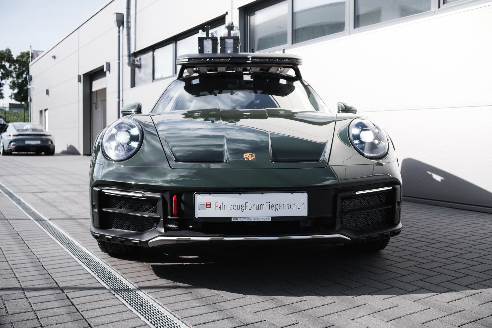 Fahrzeugabbildung Porsche 992/911 DAKAR - PTS Underberggrün-Rallyepaket