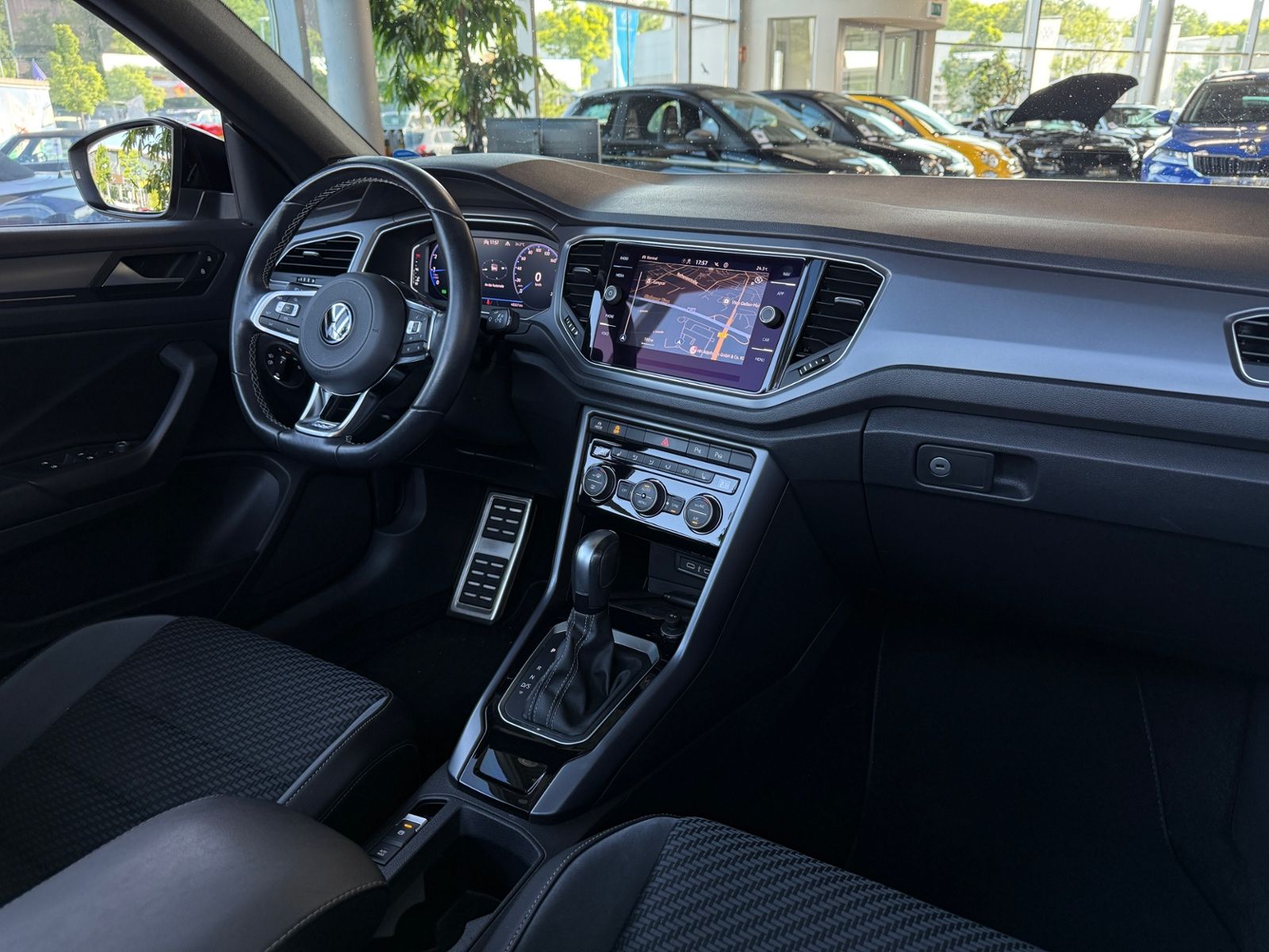 Fahrzeugabbildung Volkswagen T-Roc Cabriolet R-Line AHK ACC LED BEATS