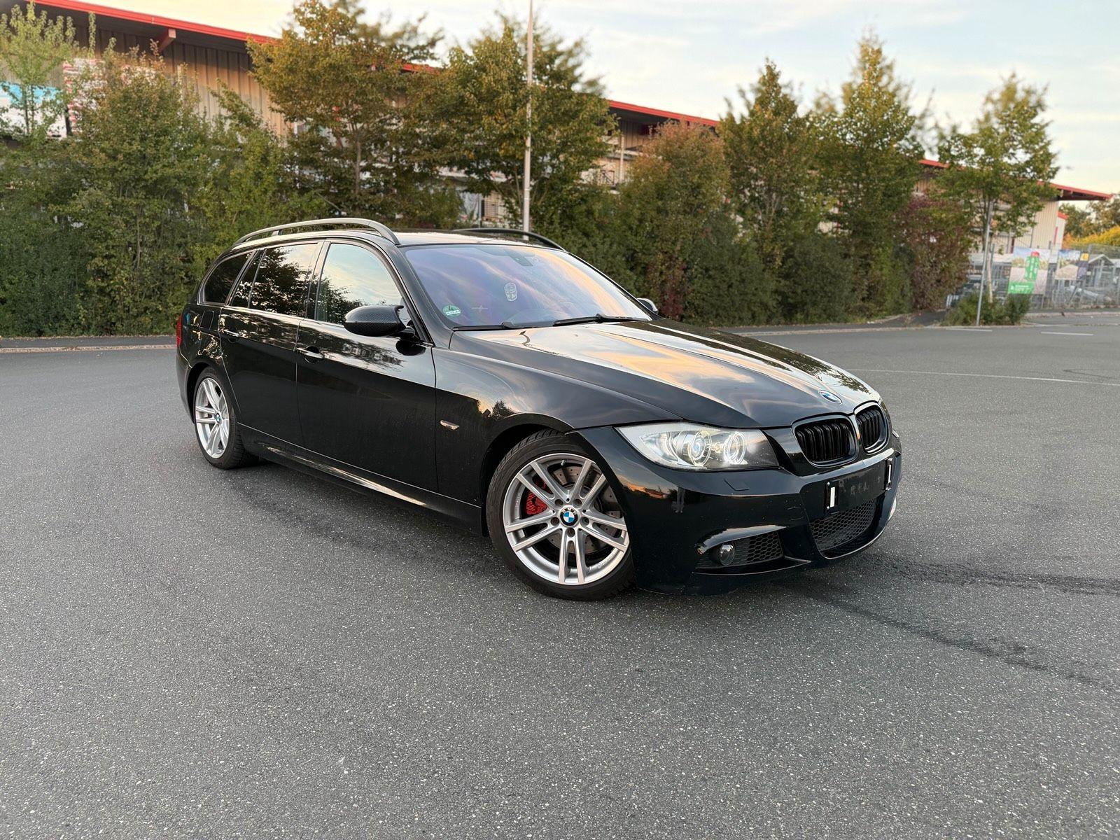 BMW 330 2006 — вигляд ззаду