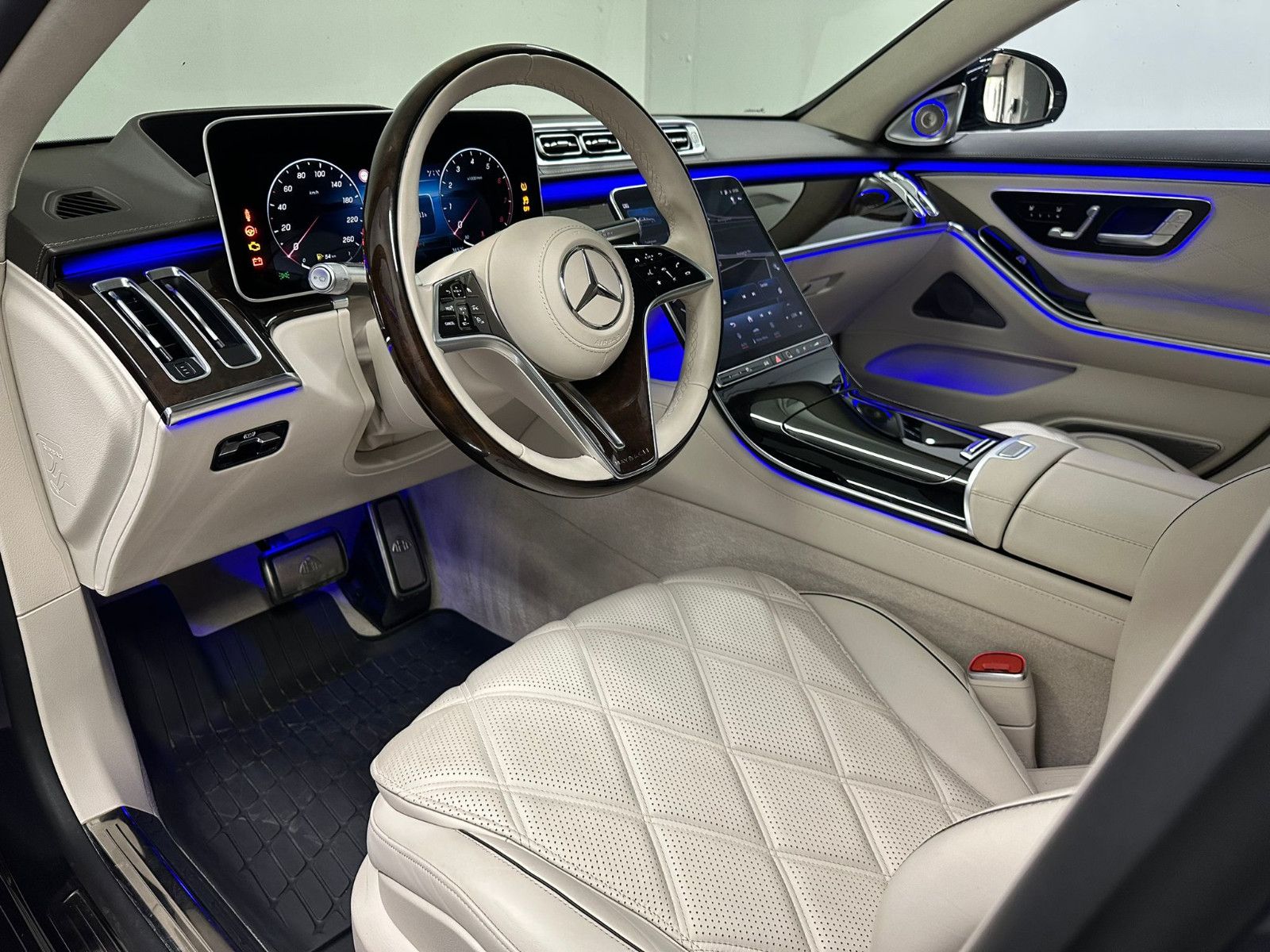 Fahrzeugabbildung Mercedes-Benz S 680 Maybach 4MATIC *PANO*Klapptisch*FIRSTCLASS