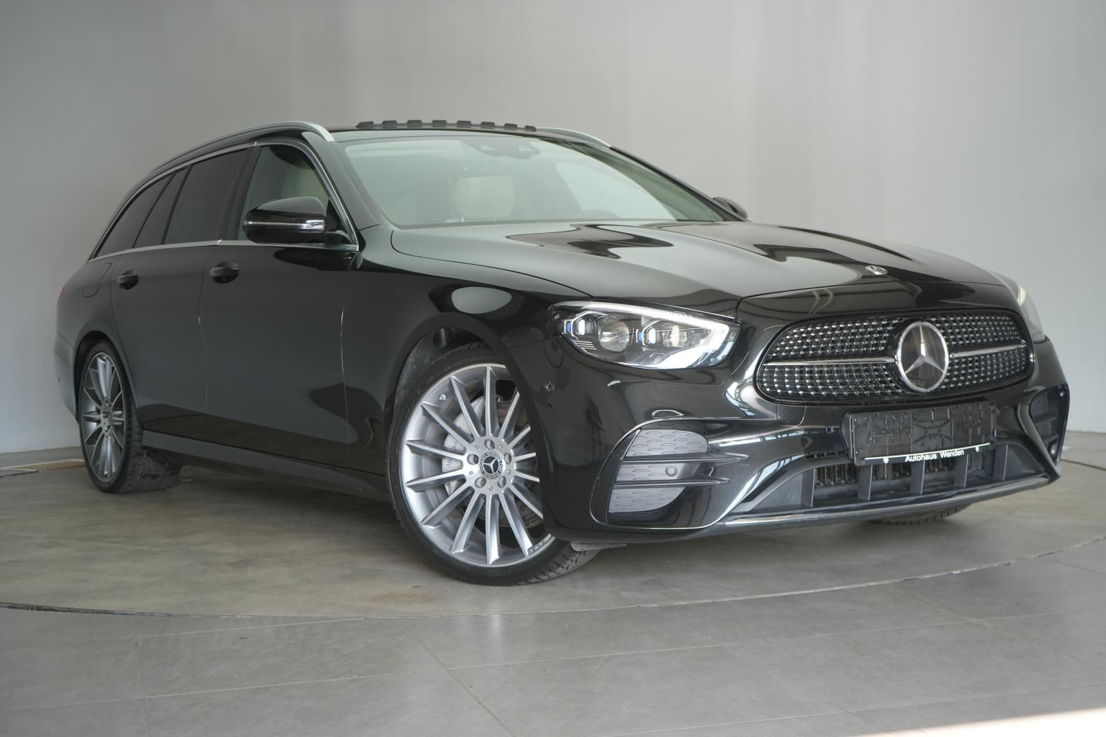 MERCEDES-BENZ E 220 d T 9G-Tronic AMG Distronic/Kamera/Pano/La