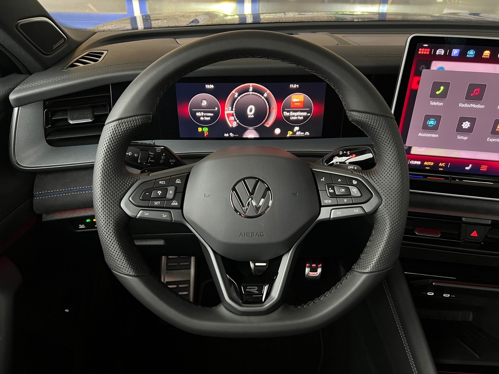 Fahrzeugabbildung Volkswagen Tayron R-Line 2.0 TDI DSG 4MOTION *AHK, IQ.Light