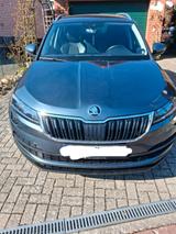 Volkswagen Skoda Karoq mit vielen Extras - Volkswagen Golf mit Diesel-Antrieb: Geländewagen