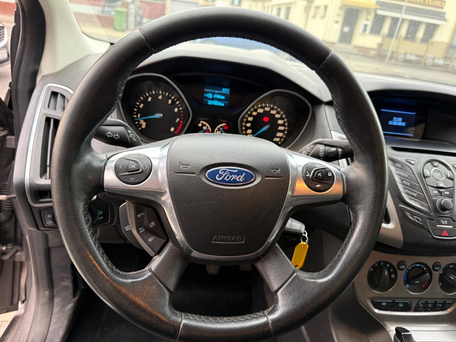 Ford Focus 2013 — photo 11
