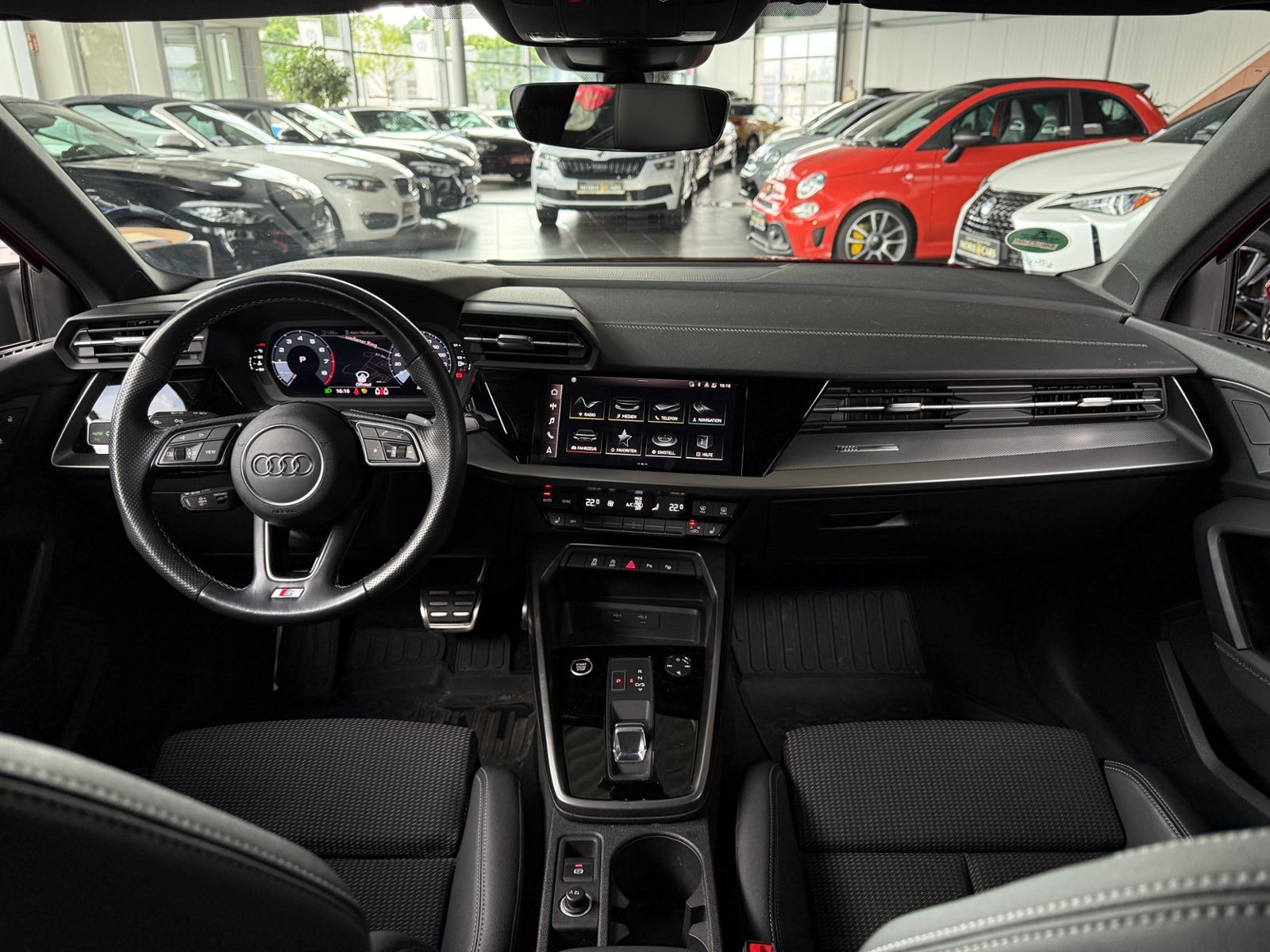 Fahrzeugabbildung Audi A3 Sportback  35 TFSI S line AHK LED NAVI