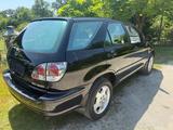 Lexus RX 300 - - Lexus RX 300 mit Benzin-Antrieb