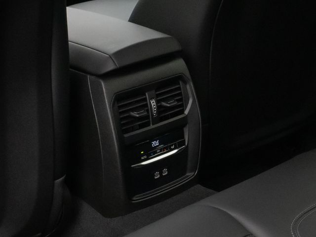 Foto Nummer 29: BMW 330e
