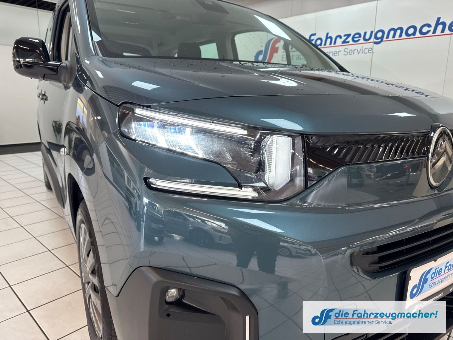 Fahrzeugabbildung Citroën Berlingo Plus Elektromotor M LED Apple CarPlay A