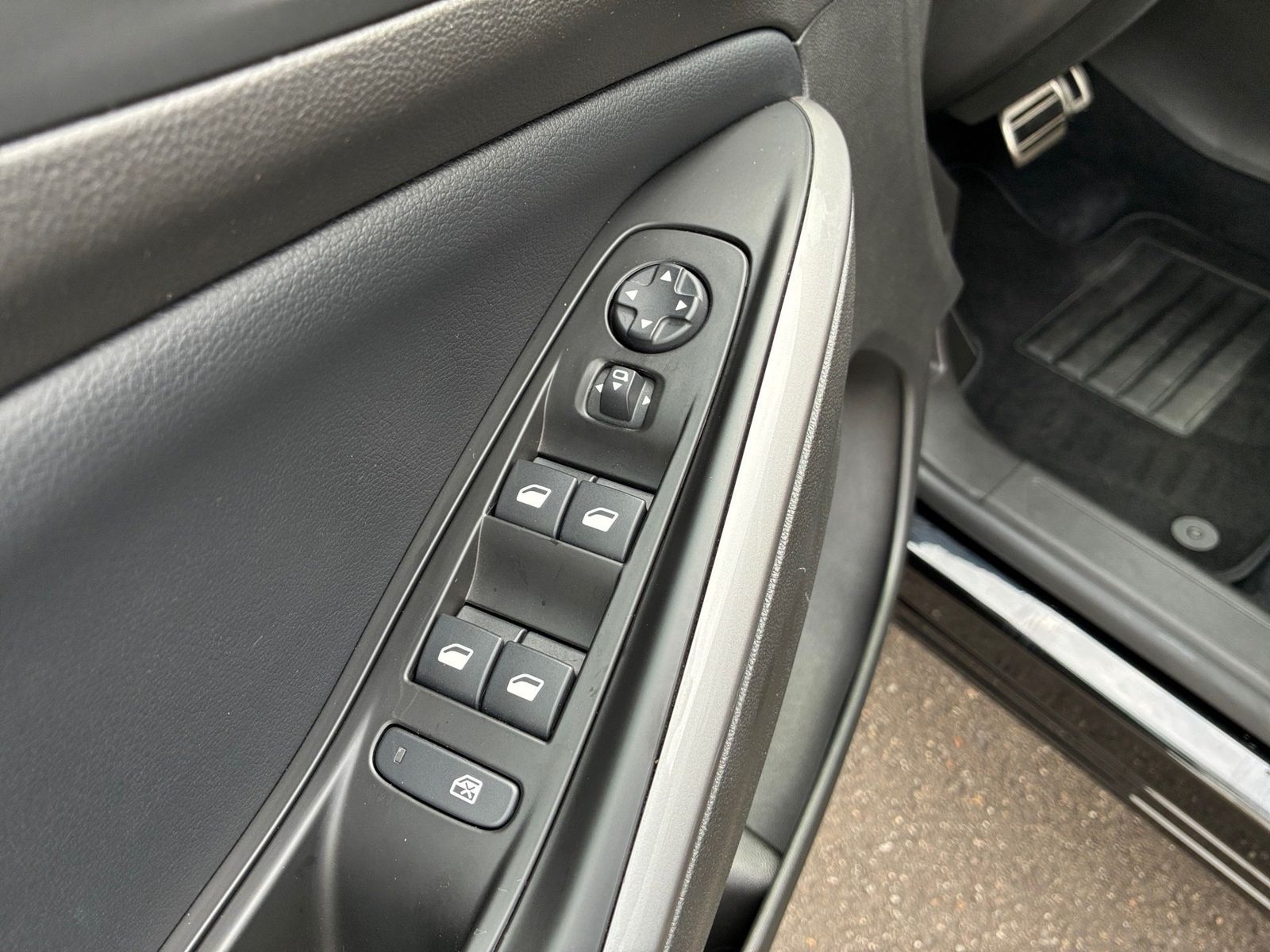 Fahrzeugabbildung Opel Grandland 1.2 Turbo Elegance 360,KlimaA,LED,Navi