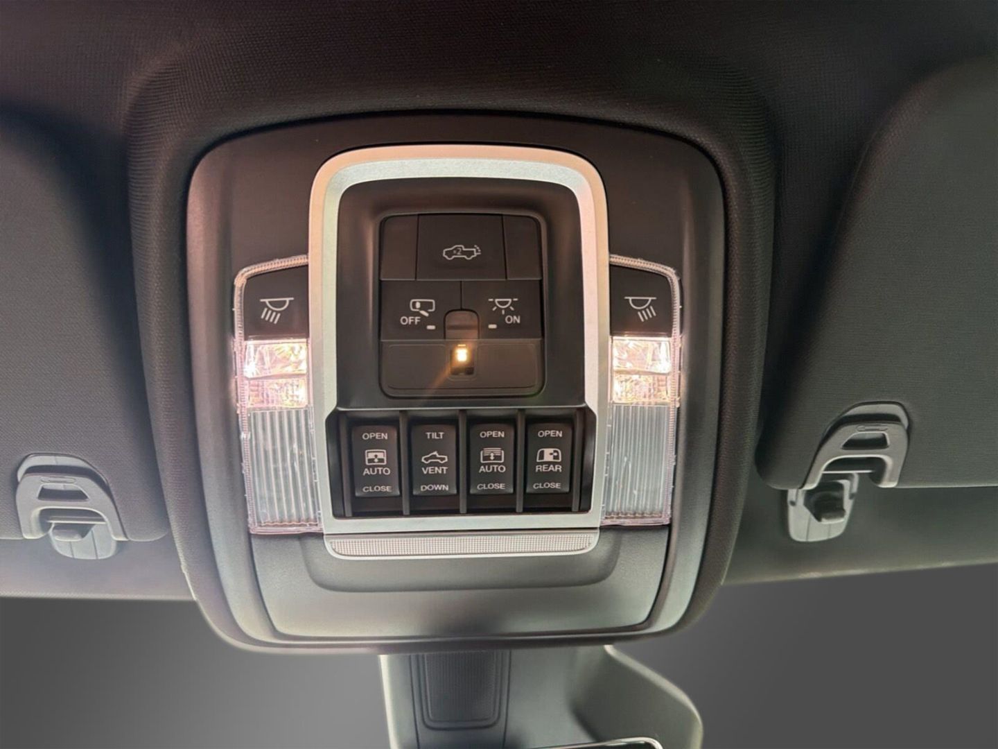Fahrzeugabbildung Dodge RAM Laramie Night MY26-5,7-V8 -Vollausstattung-