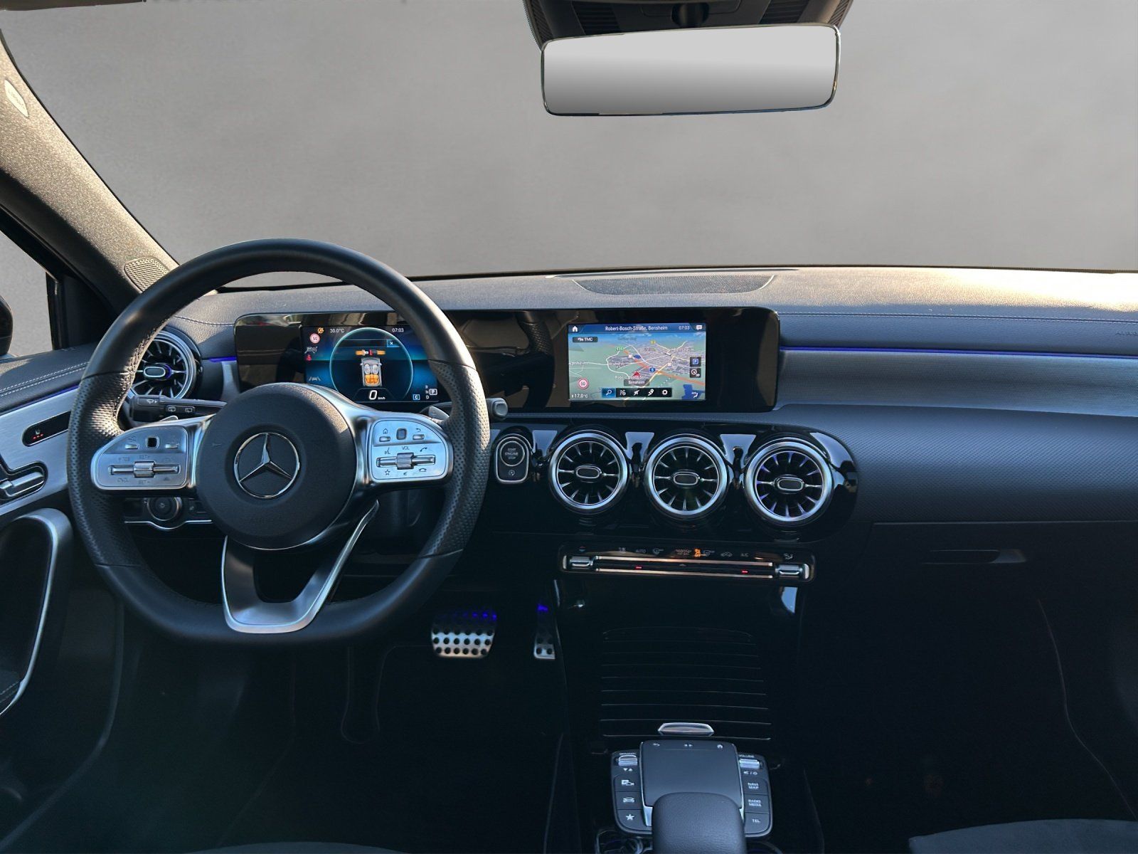 Fahrzeugabbildung Mercedes-Benz A 200 d AMG Pano DISTRO Memo MLED Night 360°Hifi