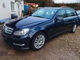 Mercedes-Benz C 250 C -Klasse T-Modell  BlueEfficiency - Mercedes-Benz C 250 aus 2012 mit Diesel-Antrieb: Kombi