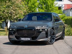 BMW M760 – 1 / 32