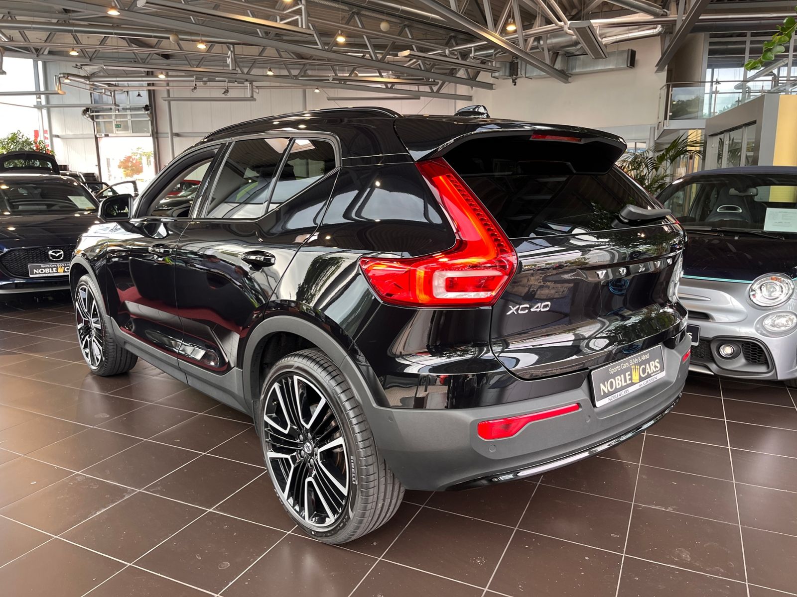 Fahrzeugabbildung Volvo XC40 Ultra Dark PANO AHK 21" 360° KAM