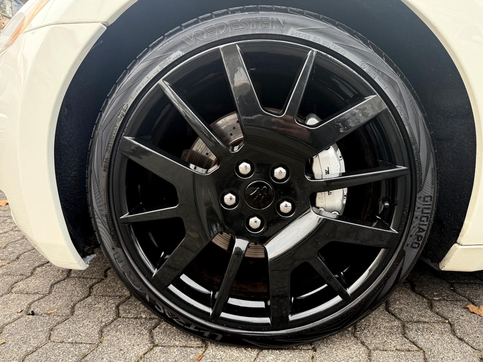 MASERATI GRANTURISMO - 4,2 - 405 CV - XENON - BVA - ALCANTARA
