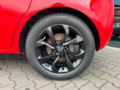 Fahrzeugabbildung Opel Corsa E 1.4 Color Edition AppleCarPlay Sitzhzng
