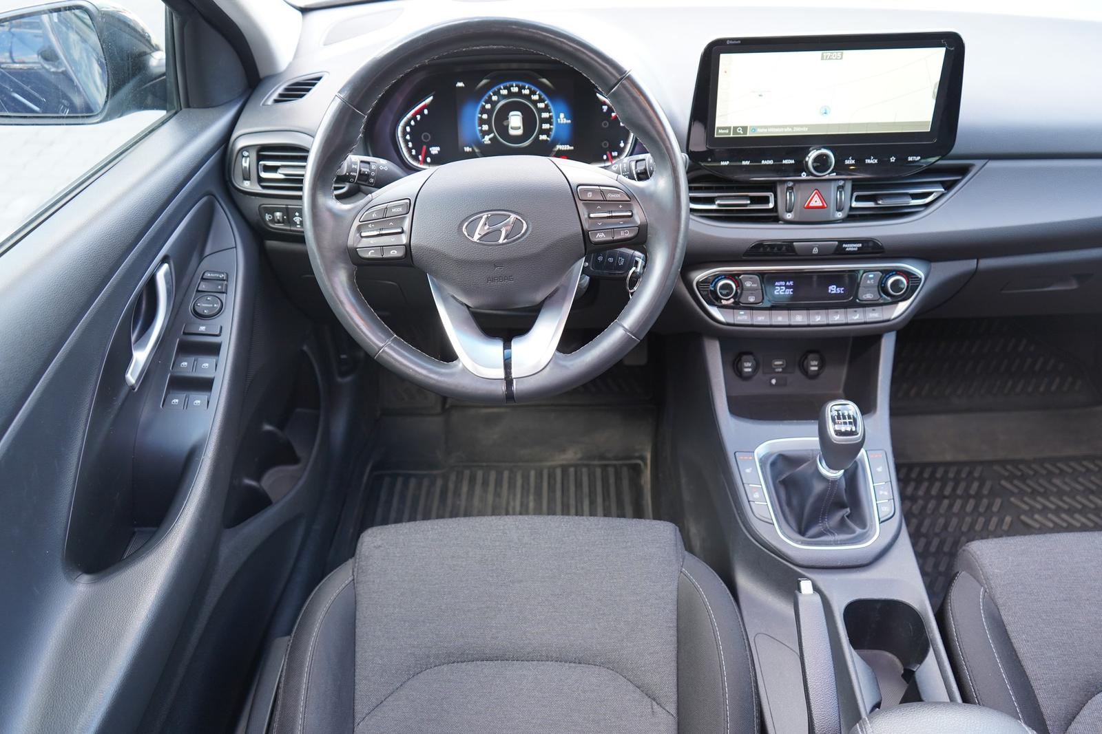 Hyundai i30 1.5 LED Navi Panorama Kamera Tempomat DAB