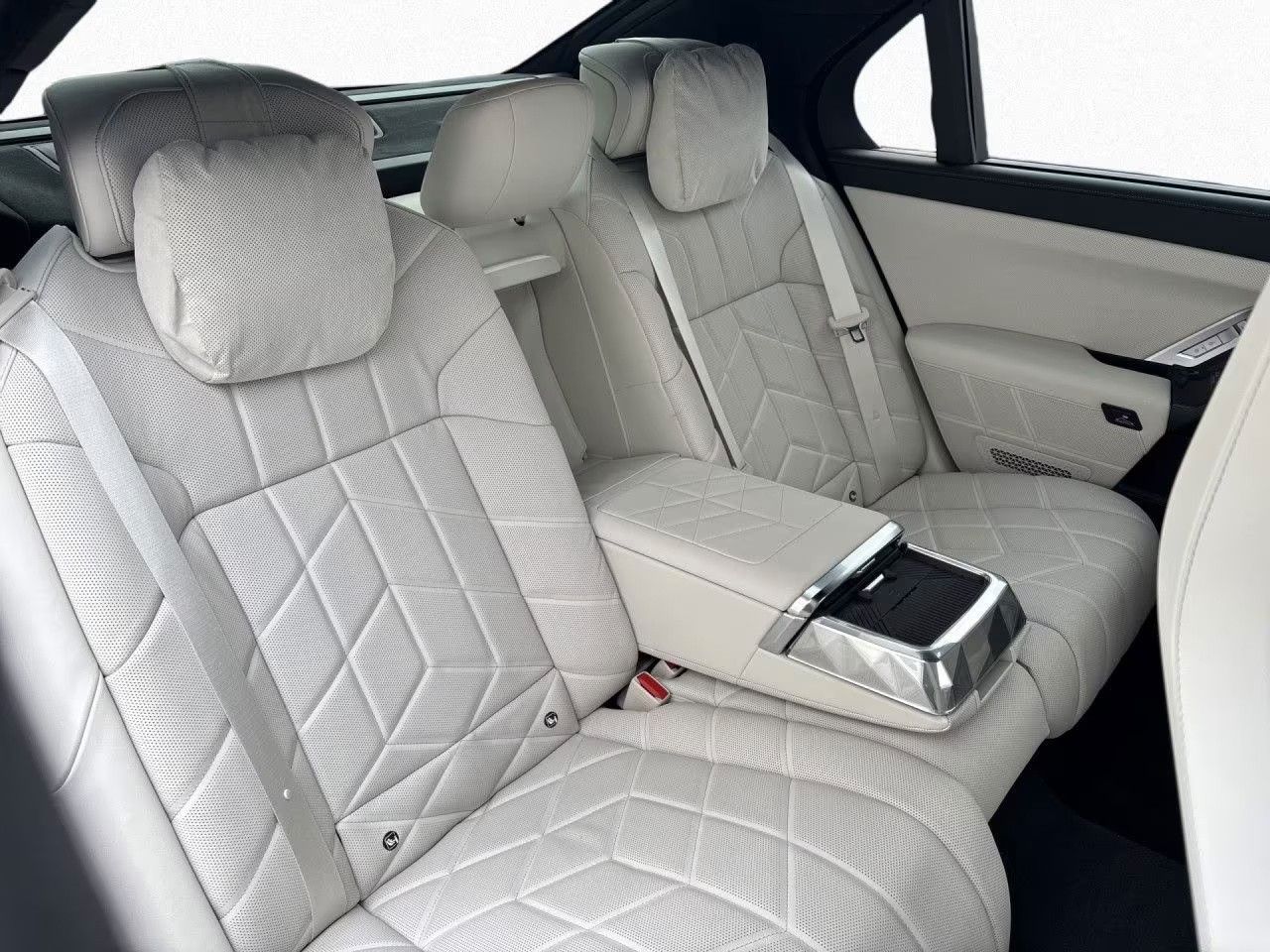 Fahrzeugabbildung BMW 740 d xDrive M Sport Pro INDIVIDUAL