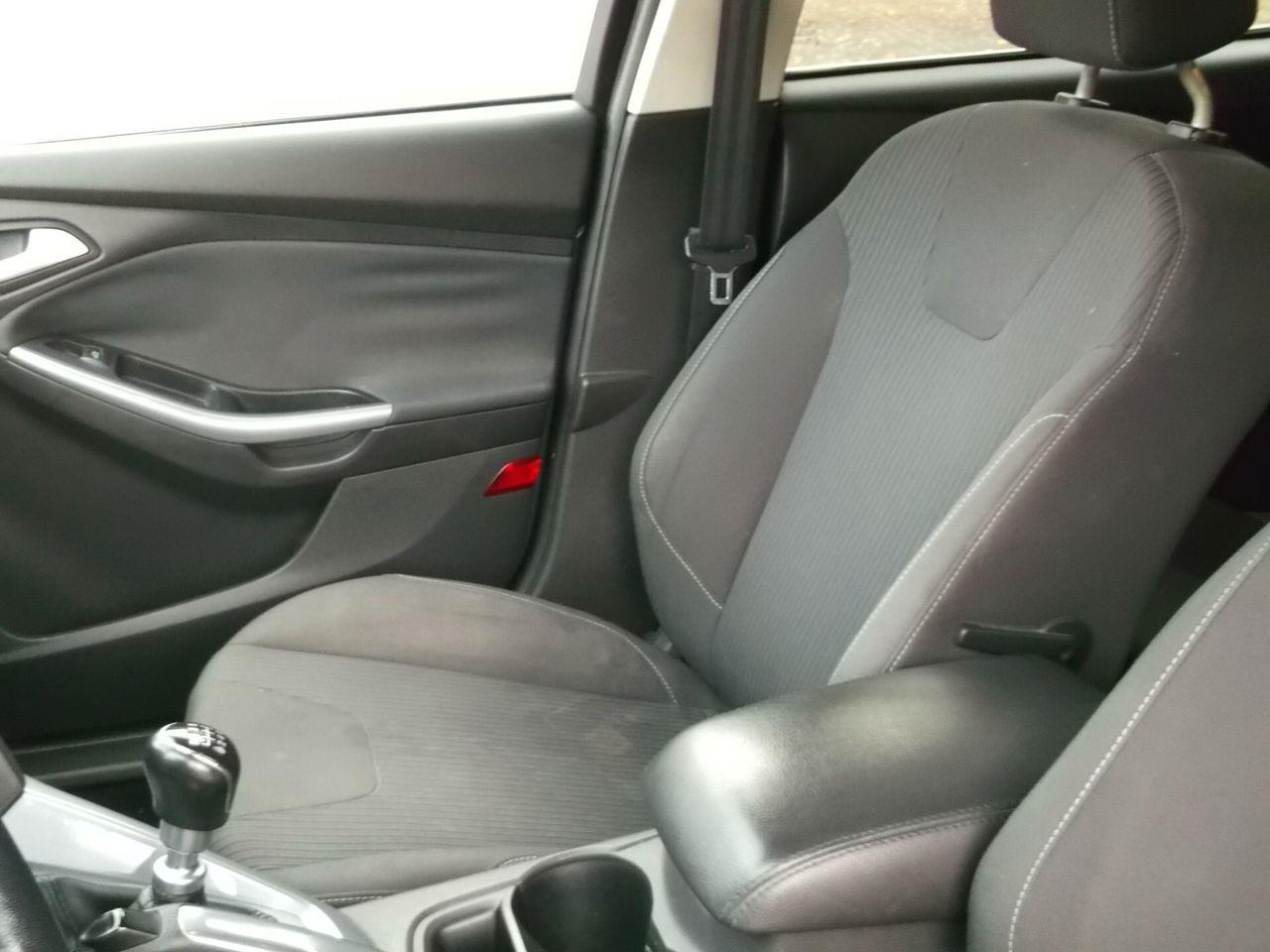 Ford Focus 2011 — photo 15