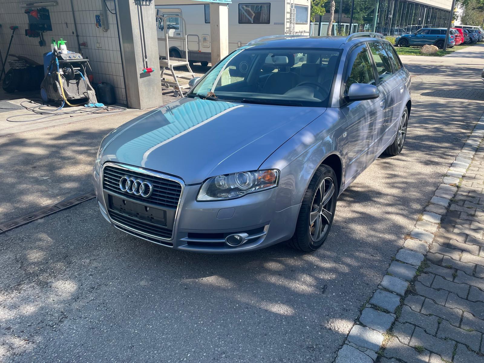 Audi A4 2006 — вигляд ззаду