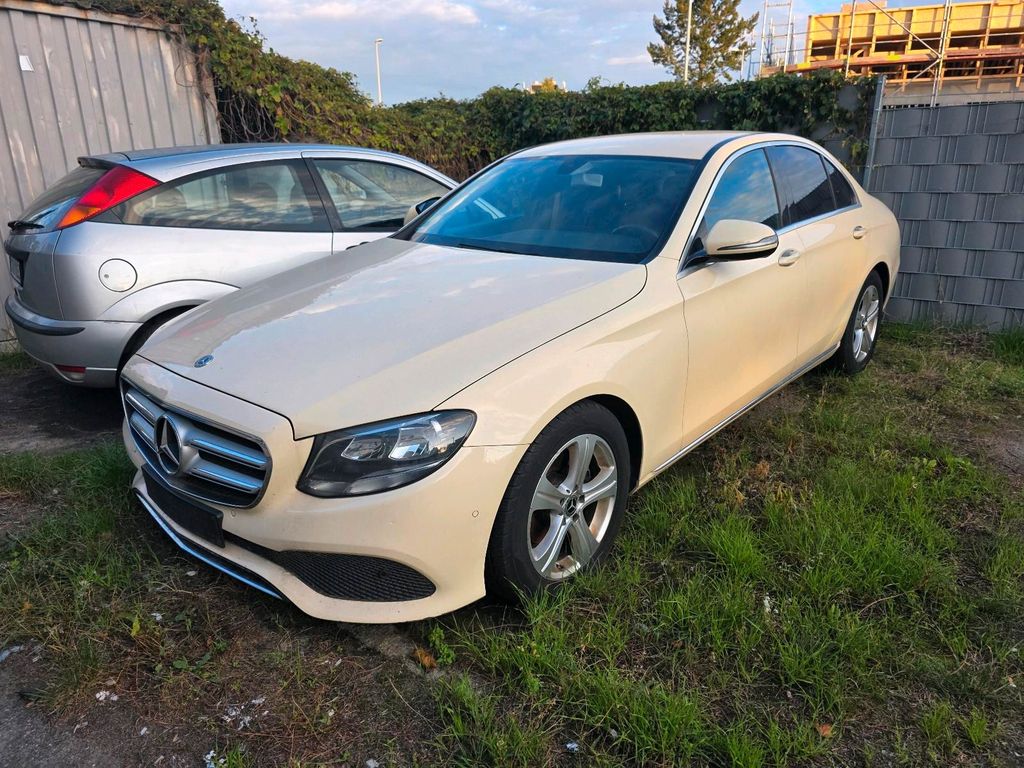 Image of Mercedes-Benz E 220