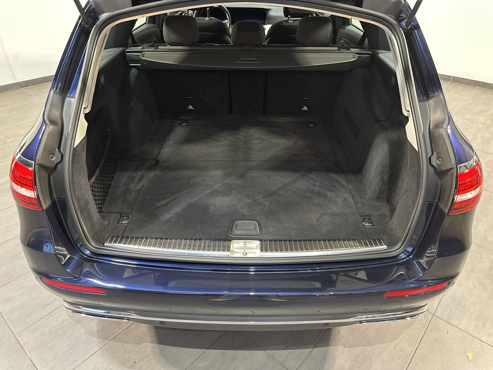 Fahrzeugabbildung Mercedes-Benz E 220d T Avantgarde NAV+LED+KAM+ACC+WIDE+CARPLAY