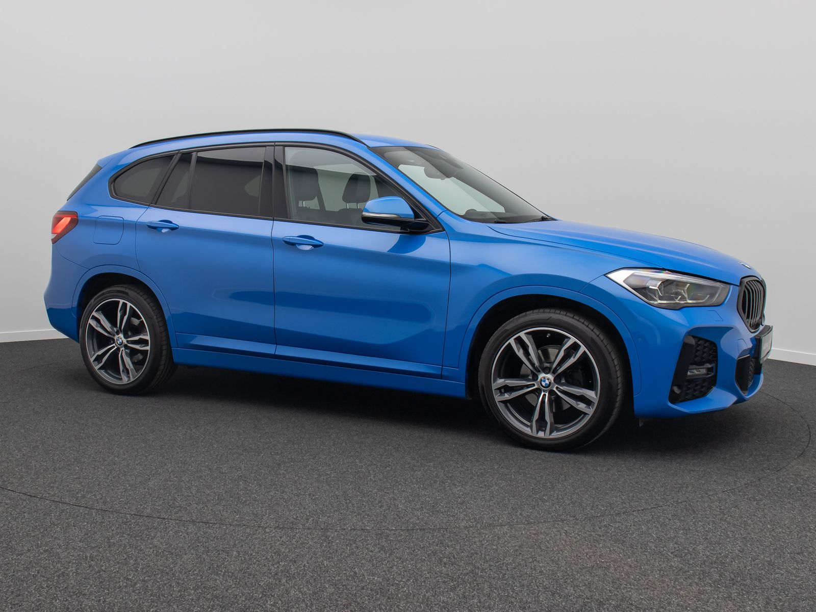 Fahrzeugabbildung BMW X1 sD18d M Sport HUD Memory LED ParkAss Komfort