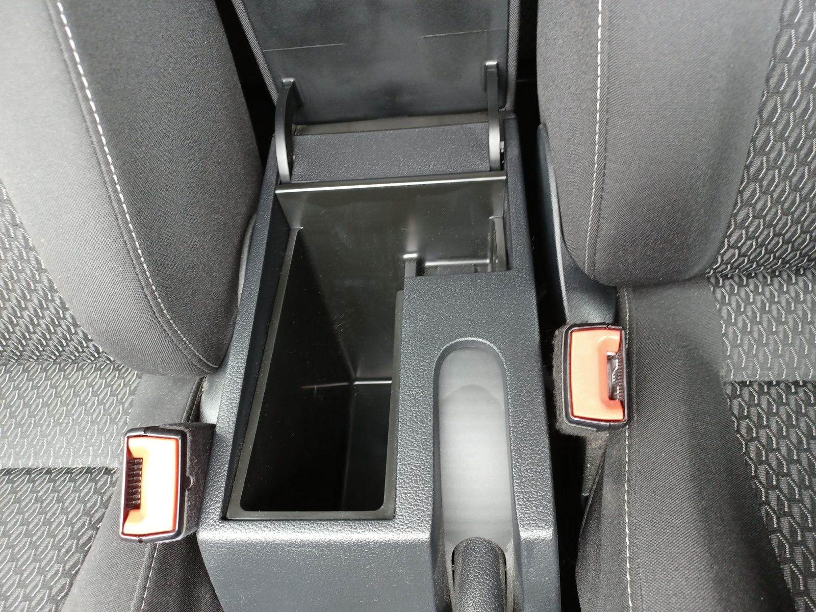 Fahrzeugabbildung Volkswagen Caddy Kombi TSI 7-Si Klima GRA PDC